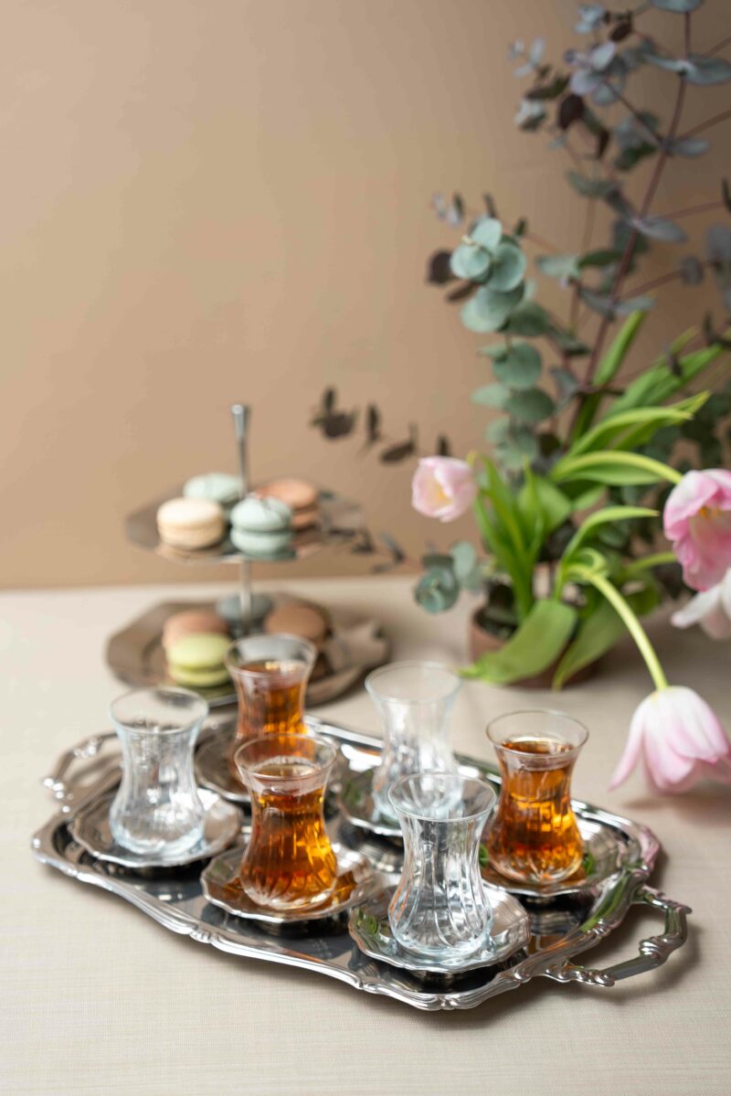 İnce Belli Kristal Çay Bardağı & Paslanmaz Çelik Tabak 6’lı Set
